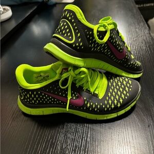 Women’s flyknit Nike sneakers